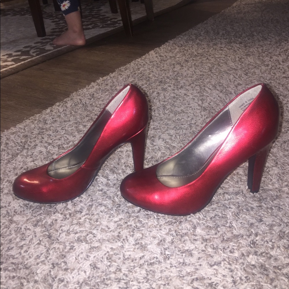 Red Heels! - Picture 3 of 3